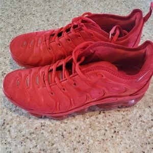 Nike VaporMax Triple Red - Size 8.5.  Excellent condition!